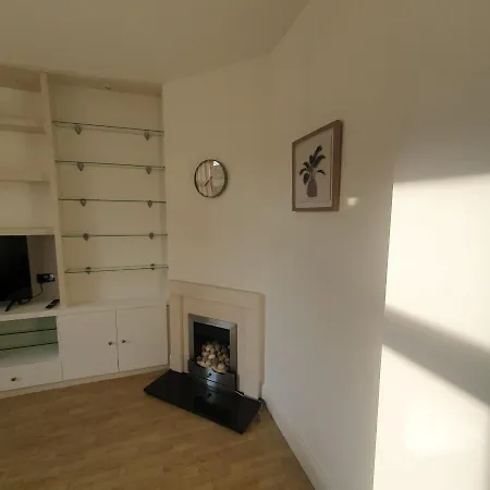 Cosy & Quiet Apartment In Лондон Экстерьер фото