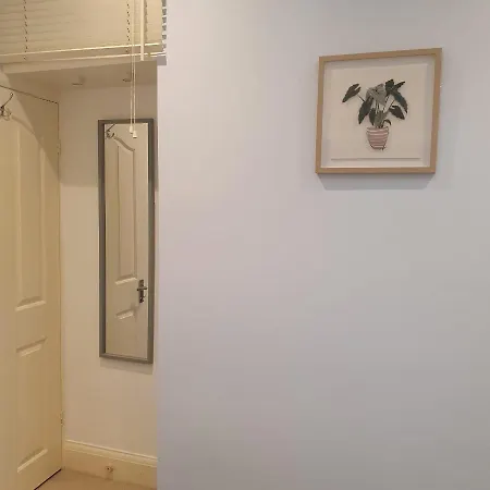 Cosy & Quiet Apartment In Лондон Экстерьер фото