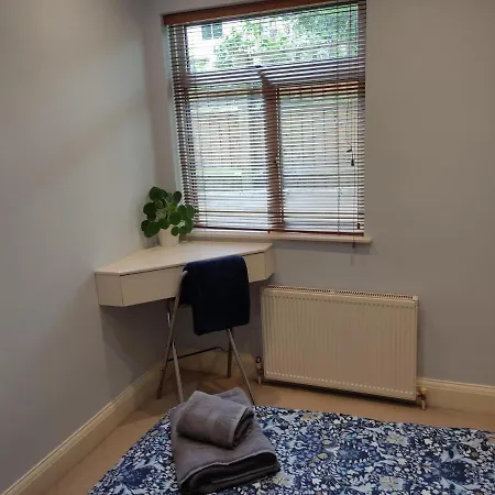 Cosy & Quiet Apartment In Лондон Экстерьер фото